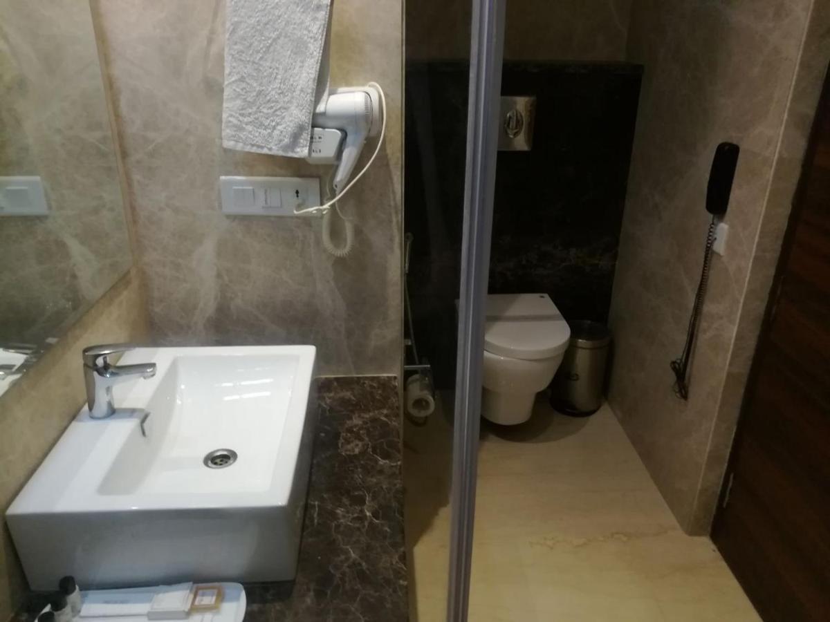 Hide Away Suites Νόιντα Εξωτερικό φωτογραφία