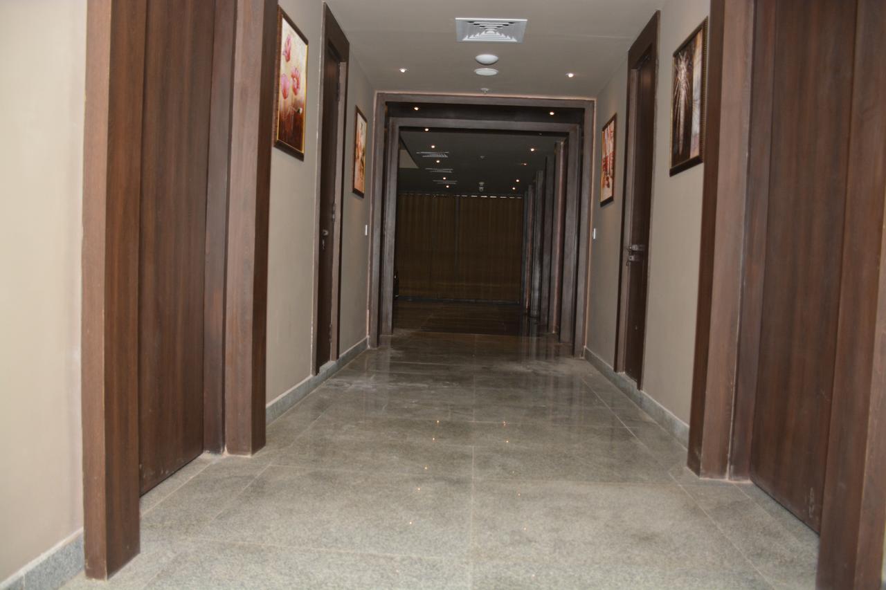 Hide Away Suites Νόιντα Εξωτερικό φωτογραφία