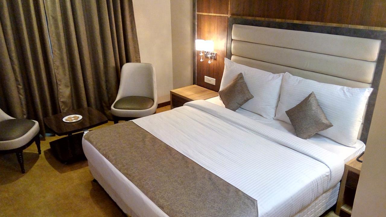 Hide Away Suites Νόιντα Εξωτερικό φωτογραφία